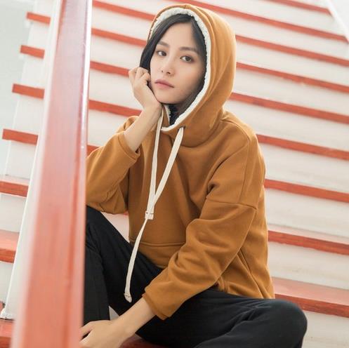 拼接卫衣怎么搭配裤子：5款卫衣青春减龄学院风