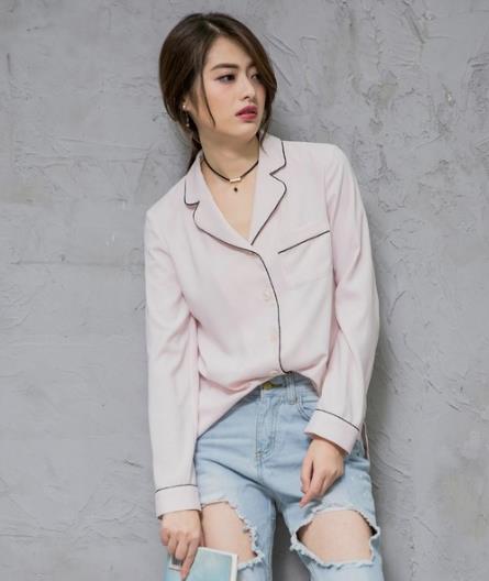 高腰裙搭配蝴蝶结长袖衬衫：优雅从容甜美风（图）