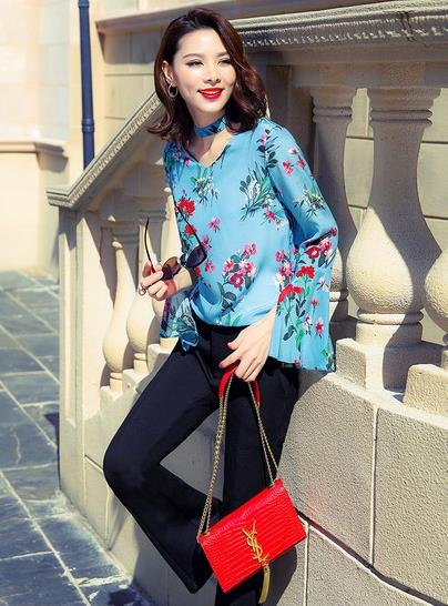 荷叶袖V领碎花衬衫的多种搭配：彰显秋日小清新（图）