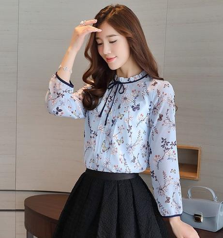 荷叶袖V领碎花衬衫的多种搭配：彰显秋日小清新（图）