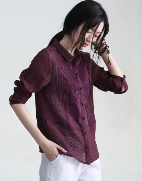 链条包搭配格纹立领宽松衬衫:彰显森系衬衫的时效性(图) 链条包搭配格纹立领宽松衬衫:彰显森系衬衫的时效性(图)