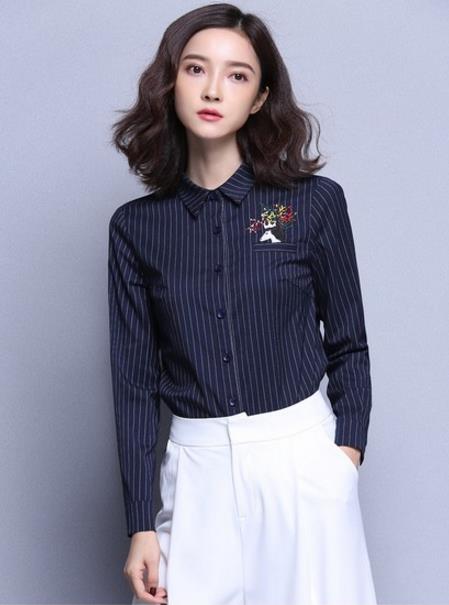 链条包搭配格纹立领宽松衬衫：彰显森系衬衫的时效性（图）