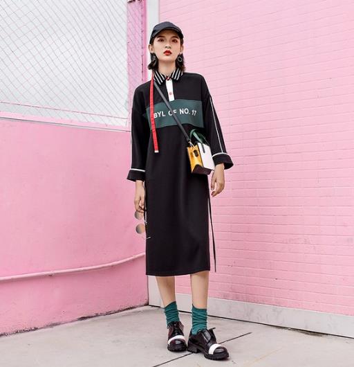 没有蝴蝶结翻领连衣裙如何赢得秋天的喜爱?(图) 没有蝴蝶结翻领连衣裙如何赢得秋天的喜爱?(图)