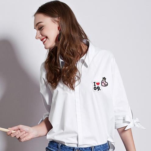 你最爱蝴蝶结出现在哪:5款蝴蝶结衬衫告诉你(图) 你最爱蝴蝶结出现在哪:5款蝴蝶结衬衫告诉你(图)