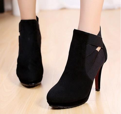 5款蕾丝镂空高跟鞋的搭配：高跟鞋彰显端庄优雅女人味