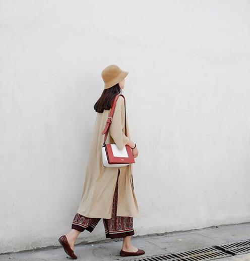 让你的初秋时尚：从时髦气质的棉麻薄款针织衫开始