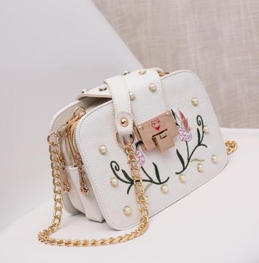 最值得收入囊中的5款链条刺绣单肩包:简约复古风 最值得收入囊中的5款链条刺绣单肩包:简约复古风