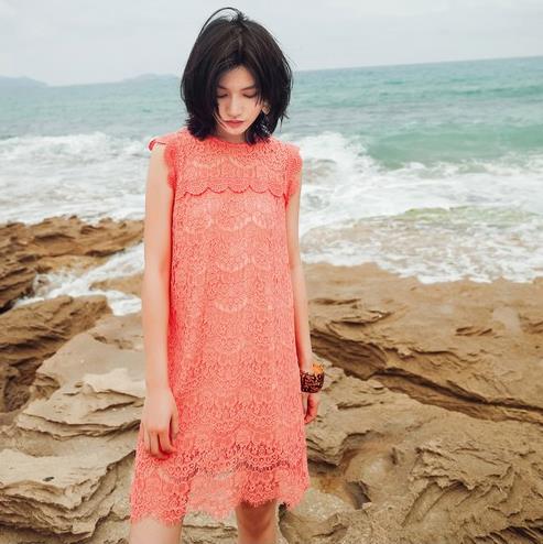 小胸MM的福利：搭配圆领无袖直筒裙就对啦（图）