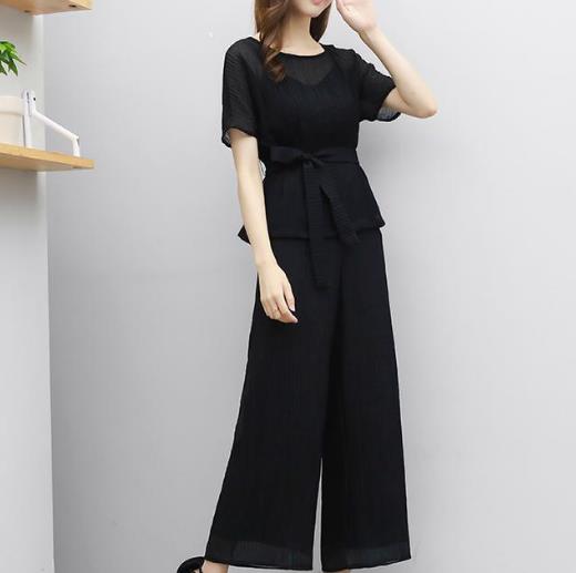 时尚优雅的名媛套装裙装:让你的造型更精致(图) 时尚优雅的名媛套装裙装:让你的造型更精致(图)