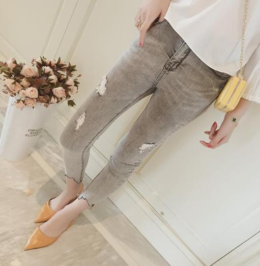 高腰黑色紧身裤现在这么穿才时髦：显瘦紧身裤推荐