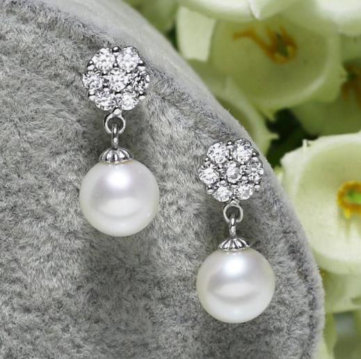 雪花灰色贝珠耳饰怎么搭配：4款时尚耳饰推荐（图）