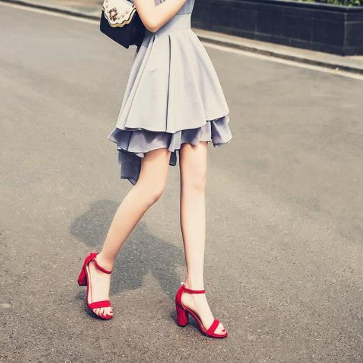 爱追求品质的优雅女人,会一眼爱上这5款高跟凉鞋 爱追求品质的优雅女人,会一眼爱上这5款高跟凉鞋