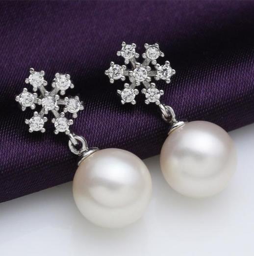 珍珠耳钉怎么搭配：珍珠耳钉彰显低调奢华（图）