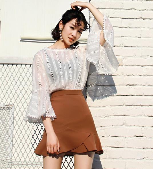 看时尚新宠喇叭袖衬衫搭配：5款喇叭袖衬衫推荐（图）