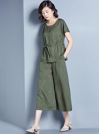 高跟凉鞋搭配镂空蕾丝吊带裙套装:彰显女性知性气质 高跟凉鞋搭配镂空蕾丝吊带裙套装:彰显女性知性气质