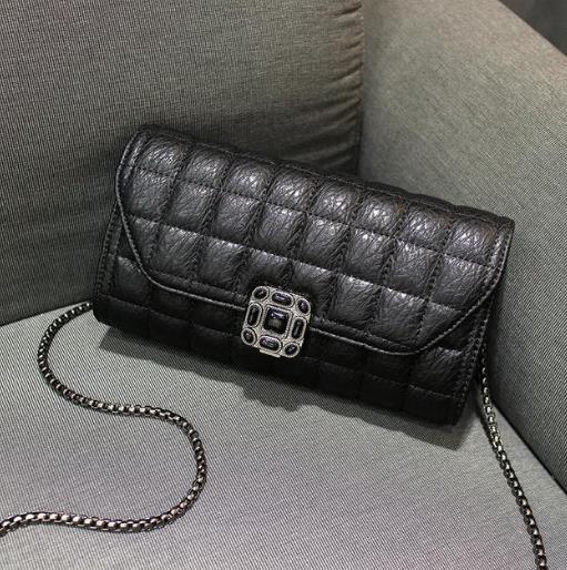 手提包搭配抹胸吊带两件套：5款彰显女性典雅端庄