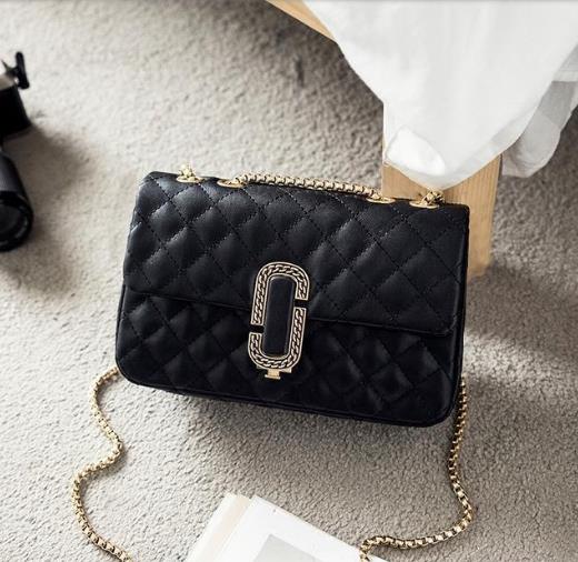 5款单肩撞色链条小方包搭配：打造简约欧美范（图）