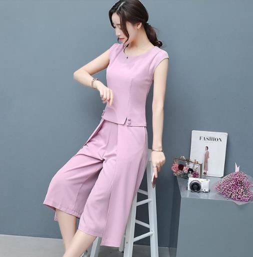 职场女性就穿这几款套装:时尚干练套装推荐(图) 职场女性就穿这几款套装:时尚干练套装推荐(图)