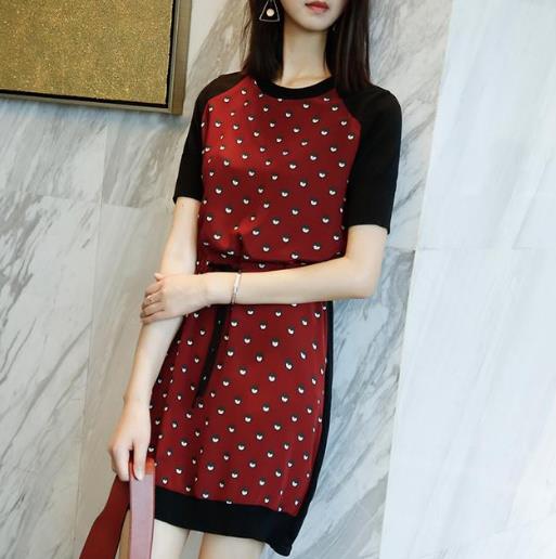 明星同款修身显瘦连衣裙搭配:5款彰显优雅名媛范 明星同款修身显瘦连衣裙搭配:5款彰显优雅名媛范