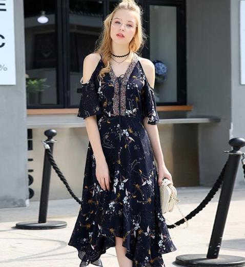 胖mmV领露肩连衣裙搭配：显高显瘦连衣裙推荐（图）