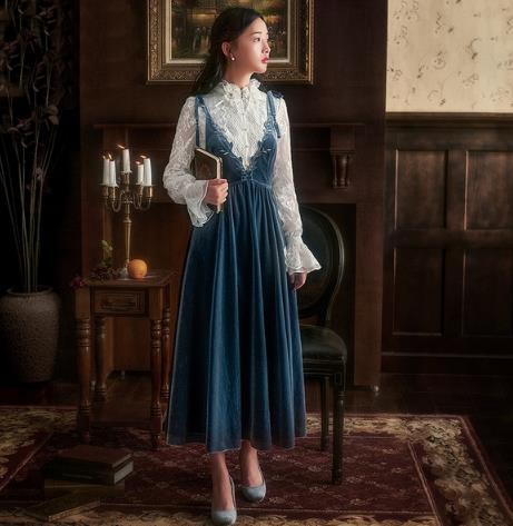 高跟鞋搭配V领收腰吊带长裙:华丽复古风(图) 高跟鞋搭配V领收腰吊带长裙:华丽复古风(图)