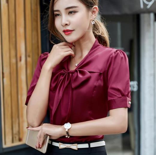 明星同款蝴蝶结真丝衬衫搭配：彰显优雅气质