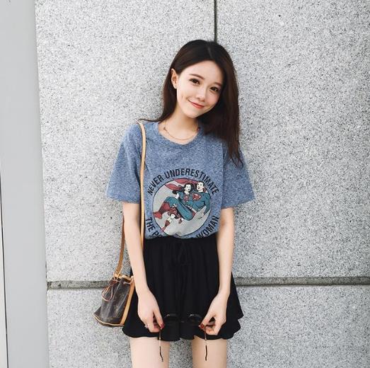 显白透气的卡通超人印花圆领T恤:清凉又时髦(图) 显白透气的卡通超人印花圆领T恤:清凉又时髦(图)