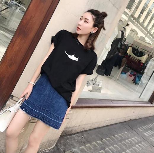 显白透气的卡通超人印花圆领T恤:清凉又时髦(图) 显白透气的卡通超人印花圆领T恤:清凉又时髦(图)