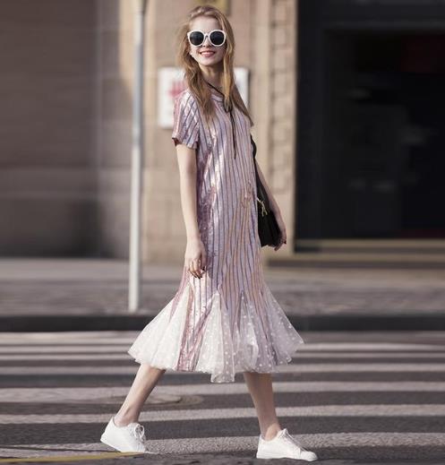 明星同款牛仔鱼尾裙搭配：修身显瘦有气质（图）