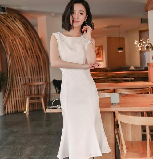 明星同款牛仔鱼尾裙搭配：修身显瘦有气质（图）