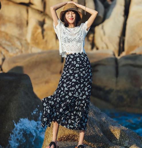 明星同款牛仔鱼尾裙搭配：修身显瘦有气质（图）