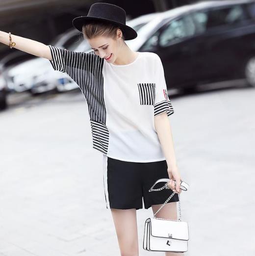 真丝T恤口袋上衣怎么搭配裤子：彰显青春甜美风（图）