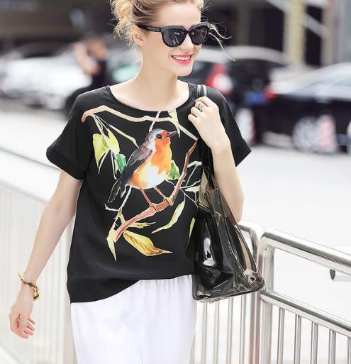 真丝T恤口袋上衣怎么搭配裤子：彰显青春甜美风（图）