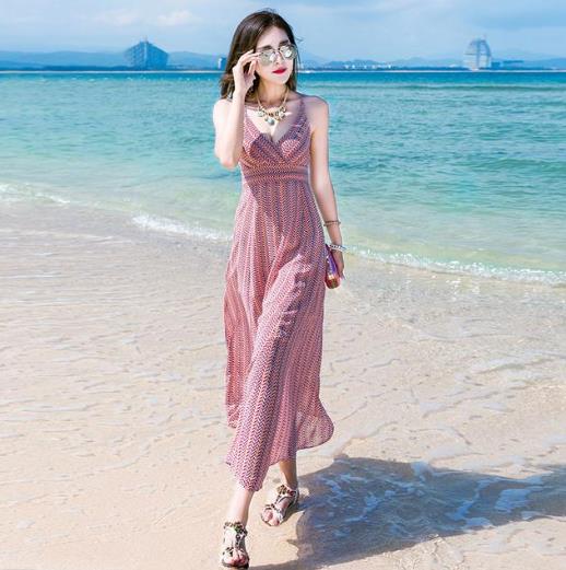 夏天穿露背吊带雪纺连衣裙：5款连衣裙美出新高度