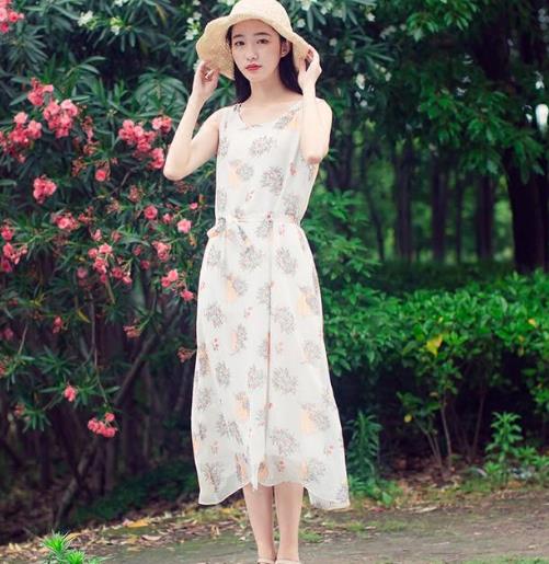 夏天穿露背吊带雪纺连衣裙：5款连衣裙美出新高度
