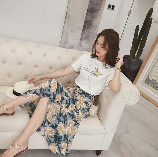 夏天穿露背吊带雪纺连衣裙：5款连衣裙美出新高度