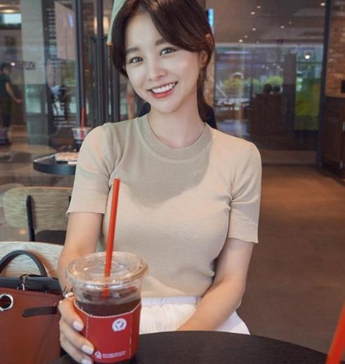 针织冰丝背心怎么搭配下装:百搭背心推荐(图) 针织冰丝背心怎么搭配下装:百搭背心推荐(图)