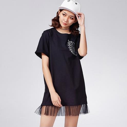 性感连衣裙气质美女：女人穿上连衣裙简直美得不行