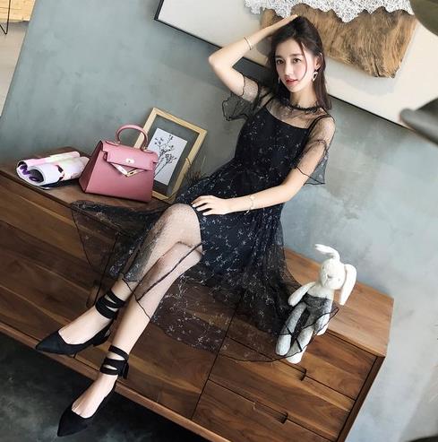 性感连衣裙气质美女：女人穿上连衣裙简直美得不行