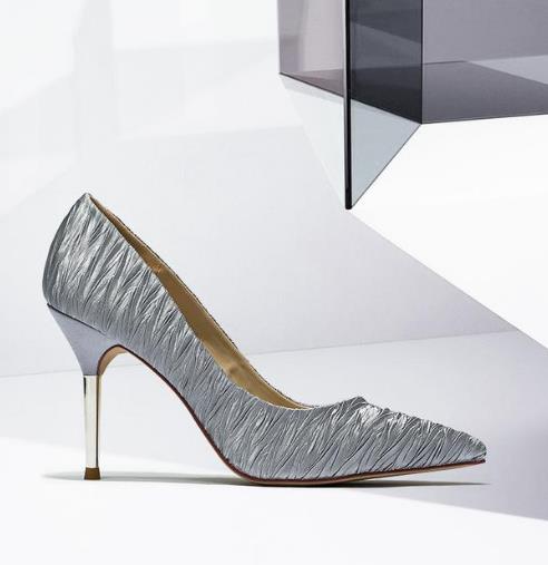 高跟鞋打造细节处的“小心机”:让娇小甜心穿出大长腿 高跟鞋打造细节处的“小心机”:让娇小甜心穿出大长腿