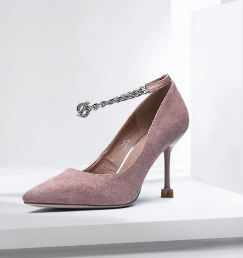 高跟鞋打造细节处的“小心机”:让娇小甜心穿出大长腿 高跟鞋打造细节处的“小心机”:让娇小甜心穿出大长腿