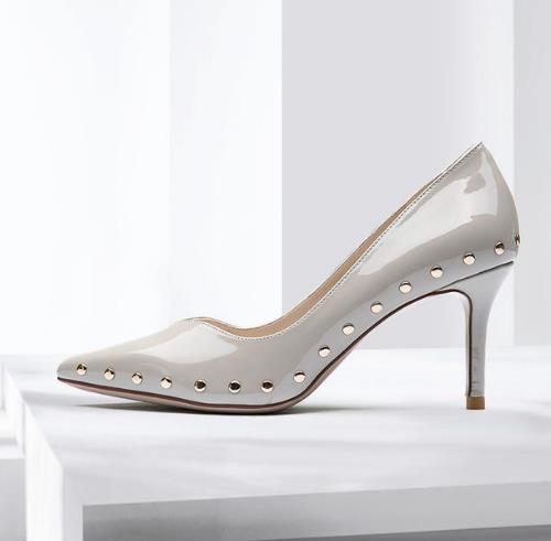 高跟鞋打造细节处的“小心机”:让娇小甜心穿出大长腿 高跟鞋打造细节处的“小心机”:让娇小甜心穿出大长腿