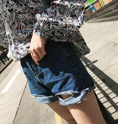 破洞流苏蓝色牛仔裤：6款增高显瘦短裤分享（图）