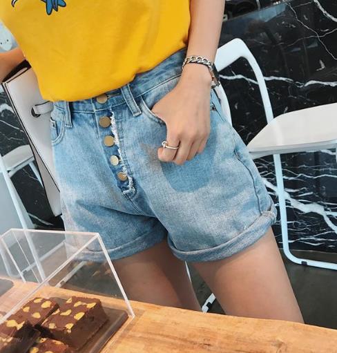 破洞流苏蓝色牛仔裤：6款增高显瘦短裤分享（图）