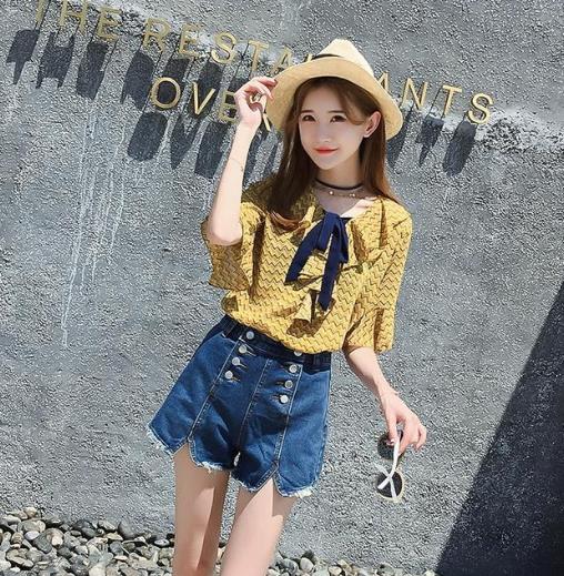 高腰裙搭配蝴蝶结荷叶边雪纺衫：淑女气质尽显（图）