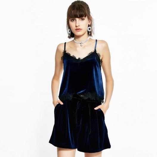 卫衣搭配中长丝绒百褶半裙：5款彰显青春个性（图）