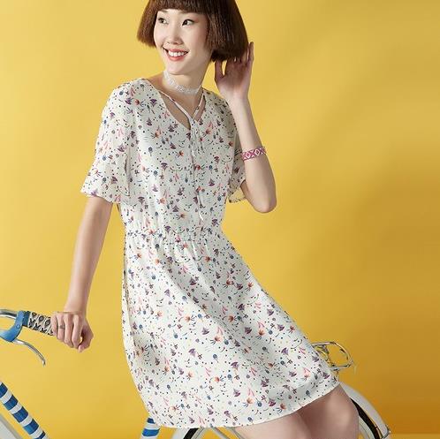 喇叭袖连衣裙:这样穿喇叭袖连衣裙一定耐看不俗气(图) 喇叭袖连衣裙:这样穿喇叭袖连衣裙一定耐看不俗气(图)