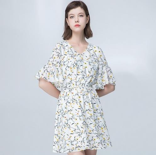 喇叭袖连衣裙:这样穿喇叭袖连衣裙一定耐看不俗气(图) 喇叭袖连衣裙:这样穿喇叭袖连衣裙一定耐看不俗气(图)