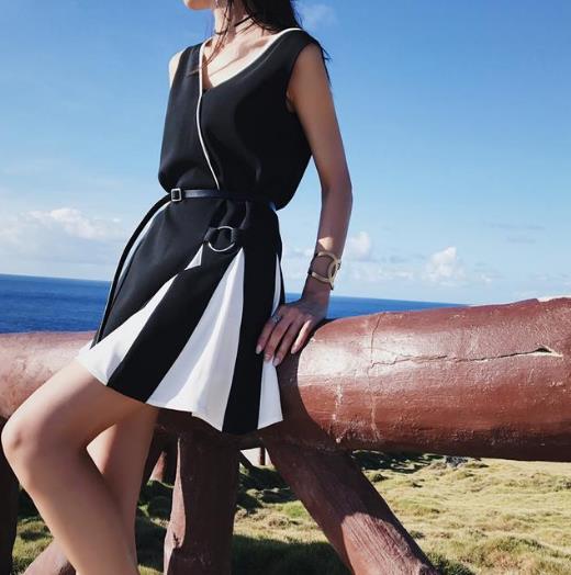 6款气质V领拼接连衣裙搭配：时尚大方连衣裙分享