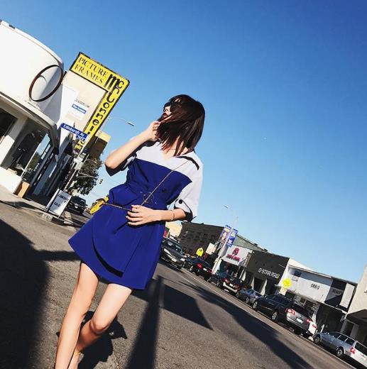 6款气质V领拼接连衣裙搭配：时尚大方连衣裙分享